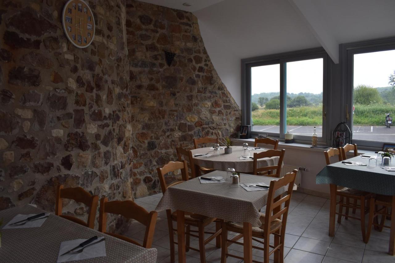 Auberge De La Vallee De La Douve L'Etang-Bertrand Dış mekan fotoğraf